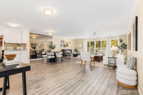 b20-13279 15th Ave Ne, Seattle, WA, 98125-4049 | Card Image