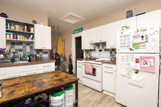 666 Lorne Ave, Home with 5 bedrooms, 3 bathrooms and 1 parking in London ON | Image 8