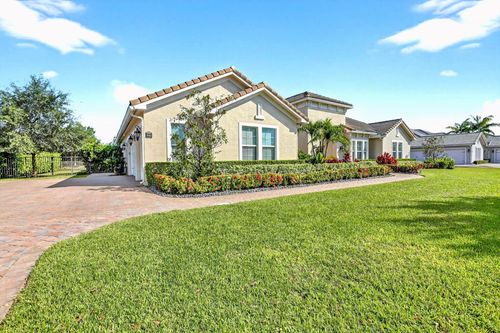 5040 E Sterling Ranch Cir, Davie, FL, 33314-7250 | Card Image