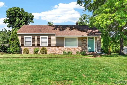 112 Robin Hill Ln, Ballwin, MO, 63021-5051 | Card Image