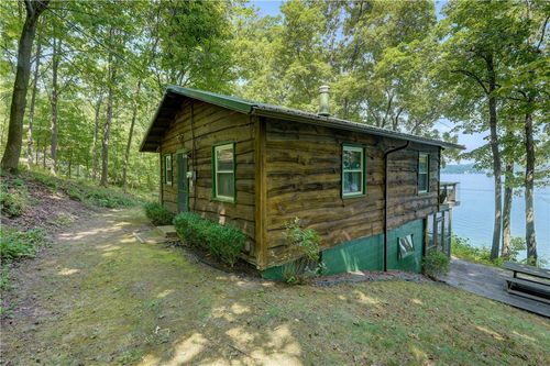 6125 Beechtree Dr, Naples, NY, 14512-9759 | Card Image
