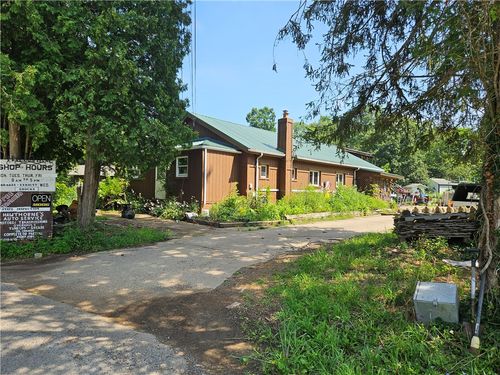 515 Steiner Bridge Rd, Valencia, PA, 16059-3637 | Card Image