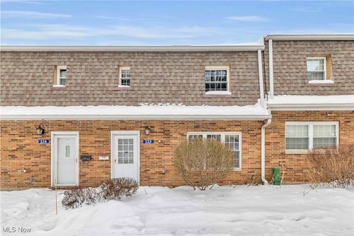 123 Shakespeare Ln, Avon, OH, 44011-1923 | Card Image