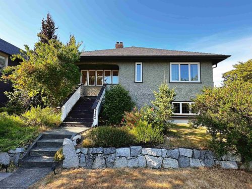 742 6th E Street, North Vancouver, BC, V7L1R6 | Card Image