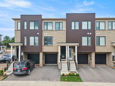 42 Radison Lane, Condo with 3 bedrooms, 2 bathrooms and 1 parking in Hamilton ON | Image 1