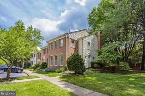 2937 Village Spring Ln, VIENNA, VA, 22181-6113 | Card Image