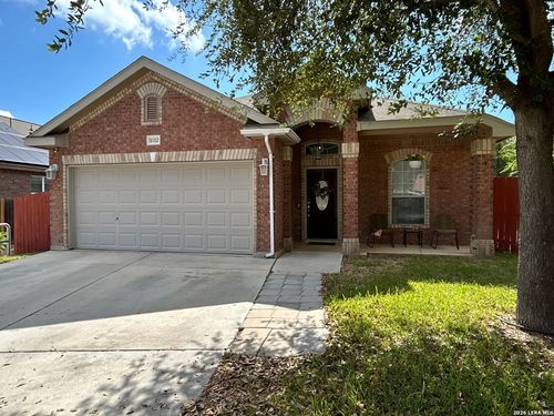 8102 Grissom Cir, San Antonio, TX, 78251-2830 | Card Image