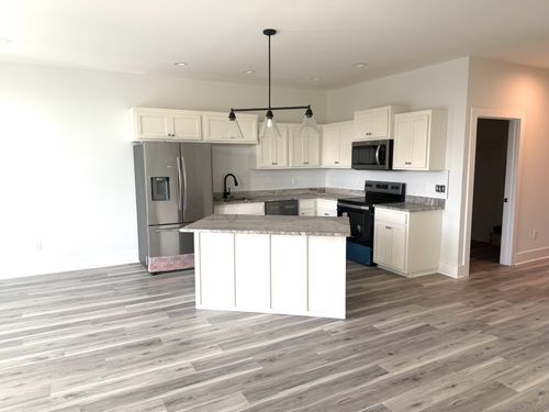 103-127 W Lincoln St, Tullahoma, TN, 37388-3517 | Card Image