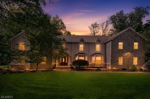21 Angus Ln, Warren, NJ, 07059-6701 | Card Image