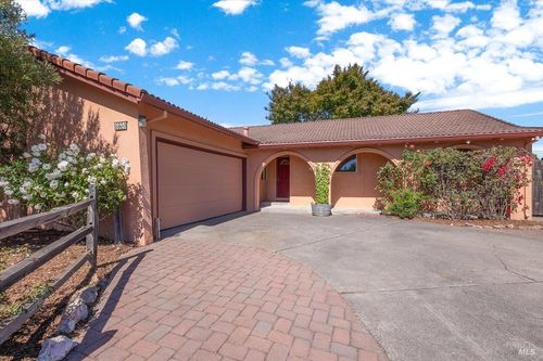 564 Edith Court, Santa Rosa, CA, 95401 | Card Image