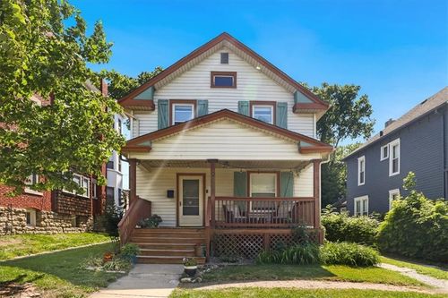 3911 Central St, Kansas City, MO, 64111-2210 | Card Image