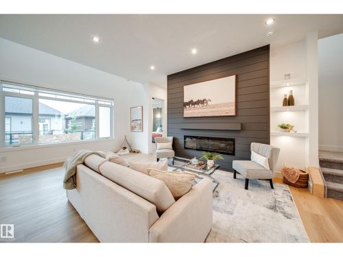 42-20425 93 Ave Nw, Edmonton, AB, T5T7C7 | Card Image