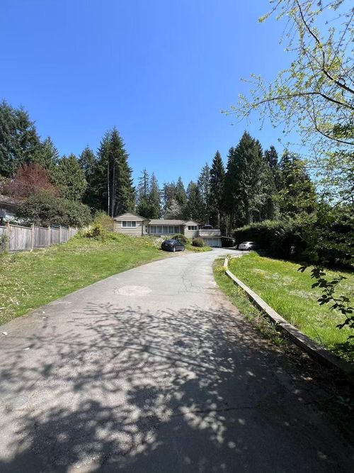 533 Hadden Dr, West Vancouver, BC, V7S1G8 | Card Image