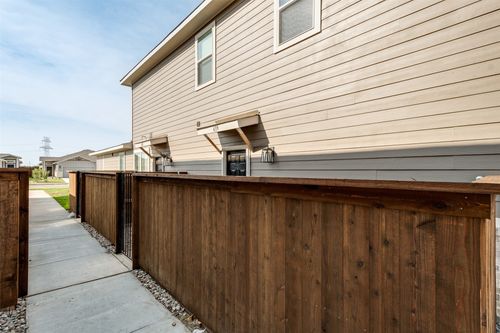 639 Harvest Moon Dr, Venus, TX, 76084-2166 | Card Image