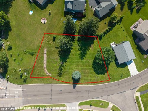 2364 Saint Andrews Dr, Altoona, WI, 54720-2242 | Card Image
