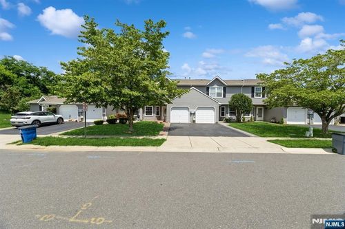 7 Sloop Sq, Freehold, NJ, 07728-3754 | Card Image