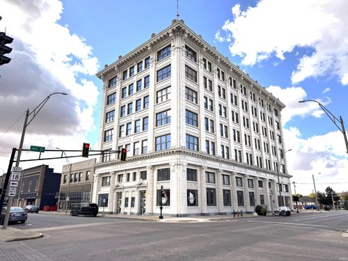 402 S Washington St, Marion, IN, 46953-1979 | Card Image