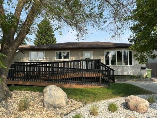 1523 Fleet St, Regina, SK, S4N5R8 | Card Image