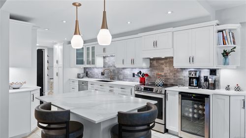 104-420 Linden Ave, Victoria, BC, V8V4G3 | Card Image