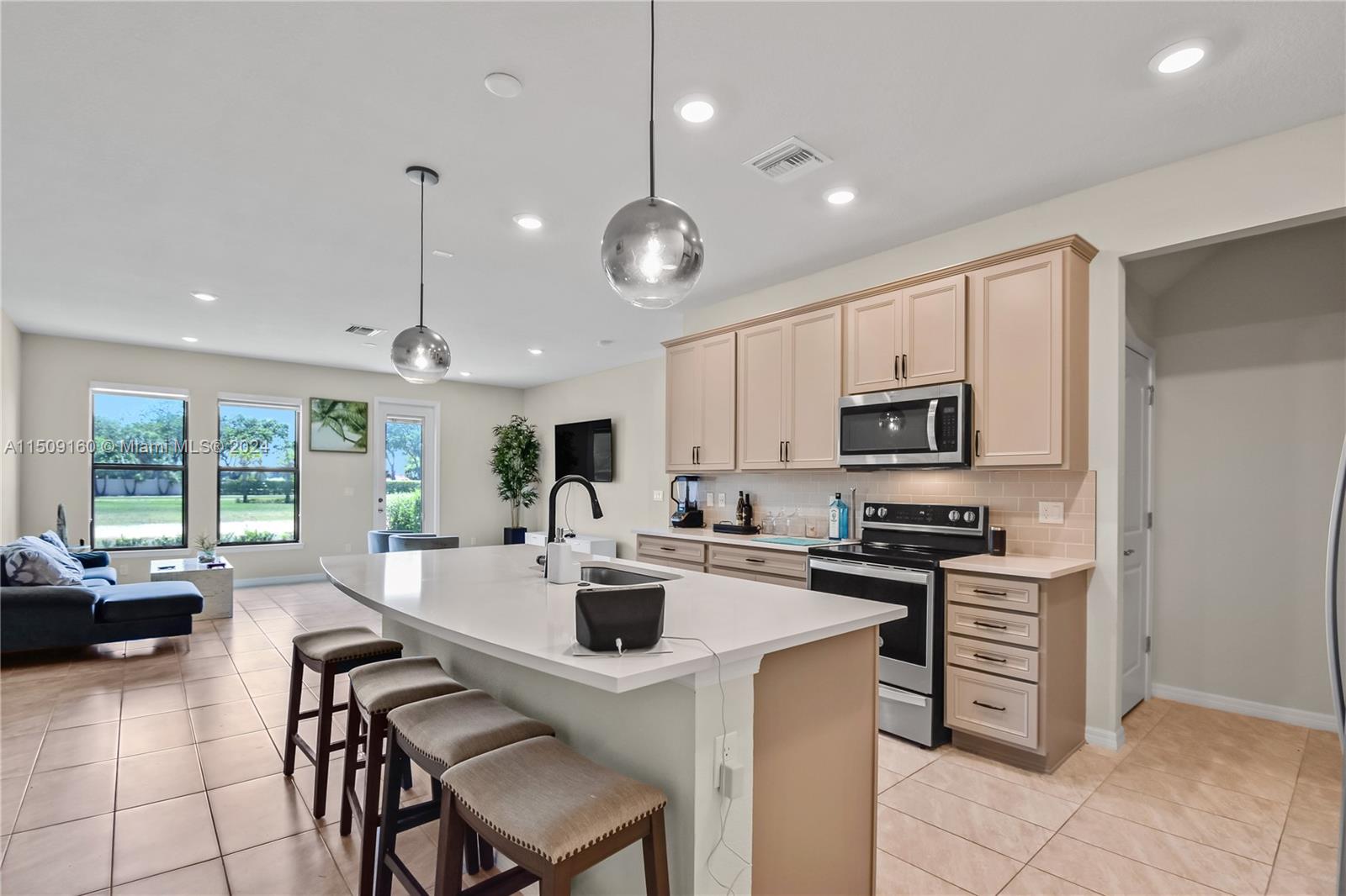Appleton Cir, Fort Lauderdale, FL 33309
