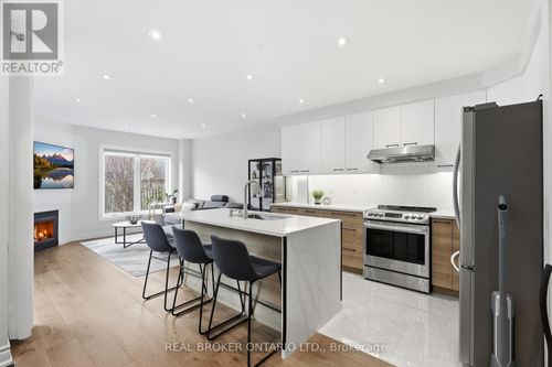 580 Summer Park Cres, Mississauga, ON, L5B4E9 | Card Image