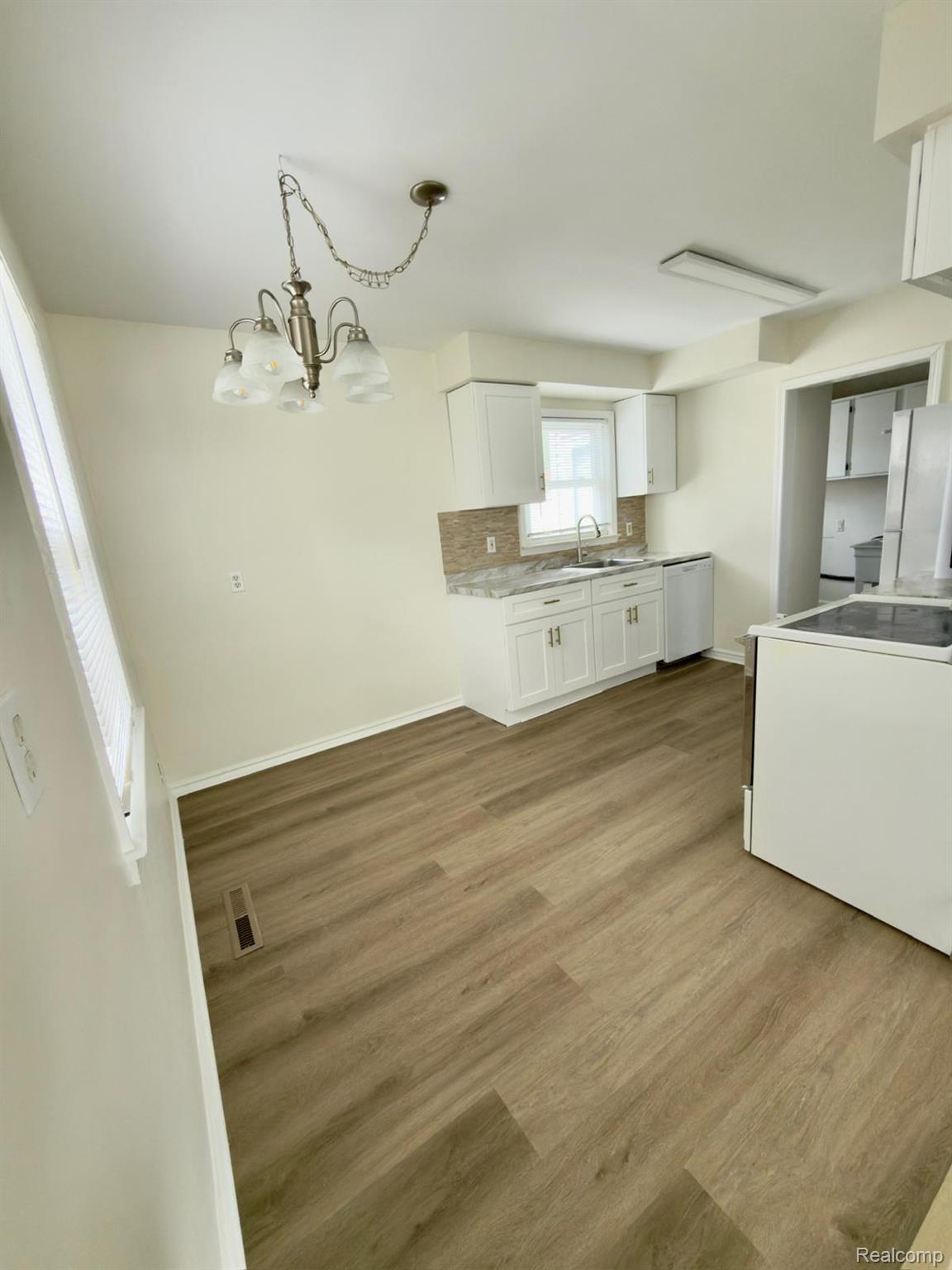 Residential Lease in Garden City 4