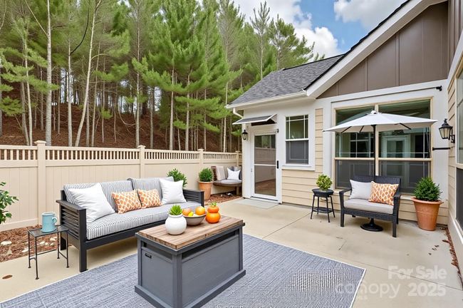 Spacious Courtyard Patio with Virtual Staging | Image 31