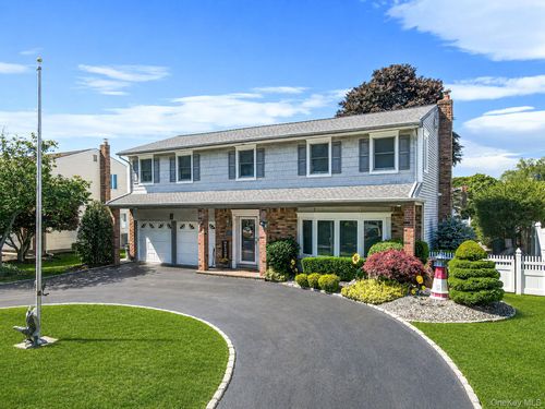 27 Jasmine Ln, Kings Park, NY, 11754-3923 | Card Image