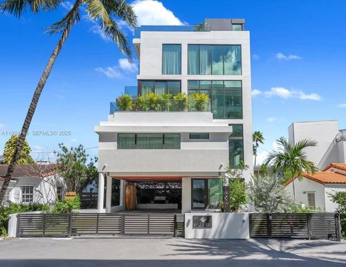 11 Century Ln, Miami Beach, FL, 33139-8804 | Card Image