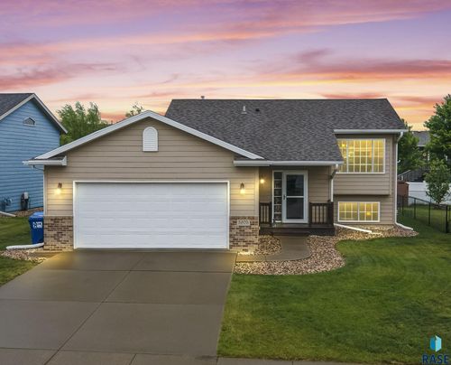 5605 W Hemlock Dr, Sioux Falls, SD, 57107-0955 | Card Image