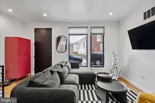 1232 Leopard St, PHILADELPHIA, PA, 19125-3912 | Card Image