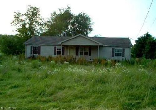 9863 Mapleton St Se, East Canton, OH, 44730-9785 | Card Image
