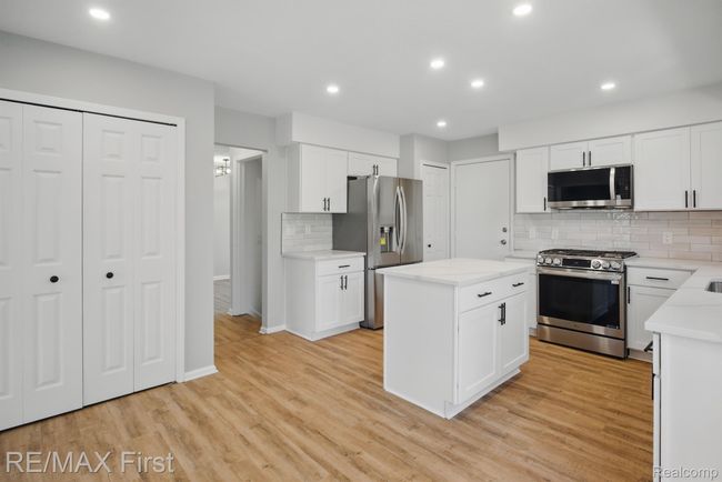 6620 Red Cedar Ln, Condo with 3 bedrooms, 3 bathrooms and null parking in West Bloomfield MI | Image 22