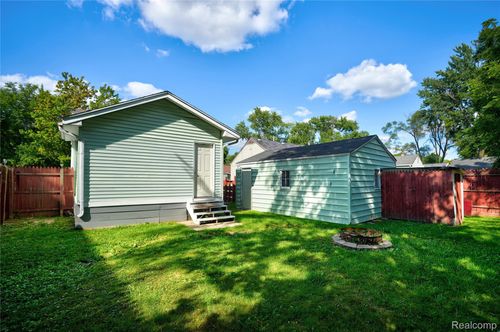 2118 Morris Ave, Burton, MI, 48529-2105 | Card Image