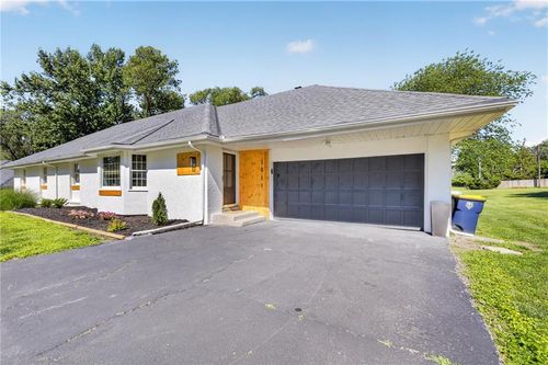 1011 Tam Oshanter Dr, Kansas City, MO, 64145-1247 | Card Image