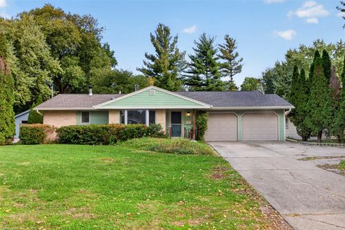 5103 Lower Beaver Rd, Des Moines, IA, 50310-4349 | Card Image
