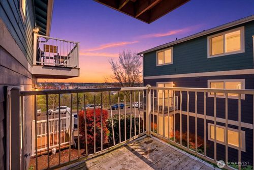 3-216 Broadway, Tacoma, WA, 98402-4018 | Card Image