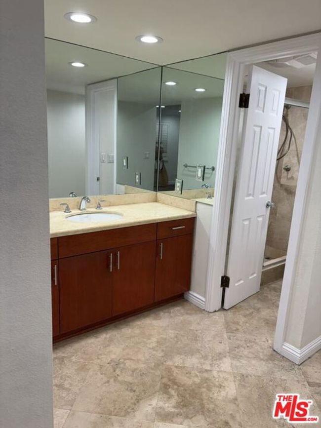 APT-202 - 8909 Burton Way, House other with 2 bedrooms, 2 bathrooms and 2 parking in Los Angeles CA | Image 11