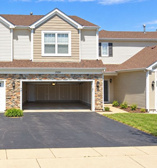 0-1939 Cobblestone Dr, Carpentersville, IL, 60110-1209 | Card Image
