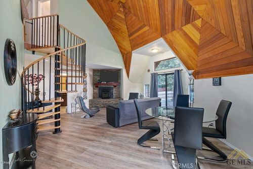 1521 Zermatt Dr, Pine Mountain Club, CA, 93222-4129 | Card Image