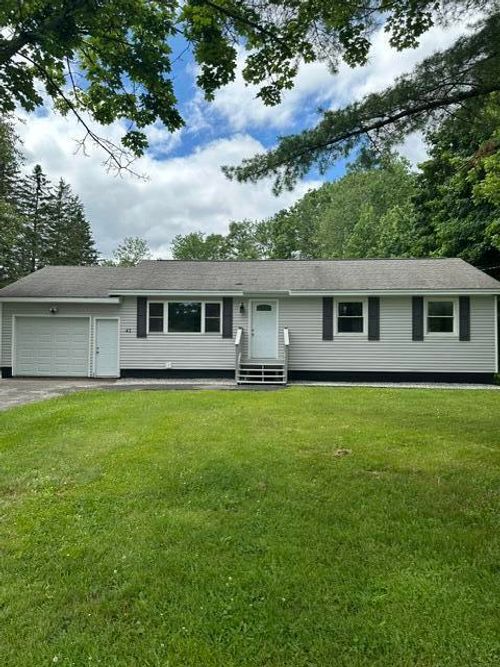 41 Thompson Rd, Veazie, ME, 04401-6956 | Card Image