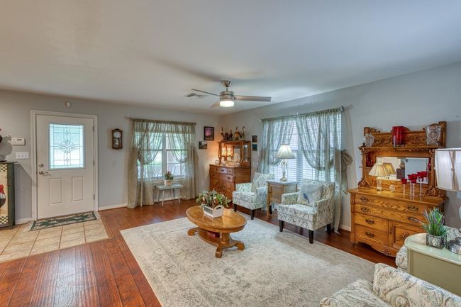 215 E Mountain View Dr, House other with 3 bedrooms, 2 bathrooms and null parking in Burnet TX | Image 4