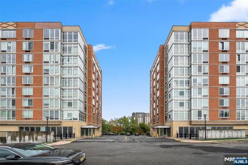 800 12th St, Palisades Park, NJ, 07650-2370 | Card Image