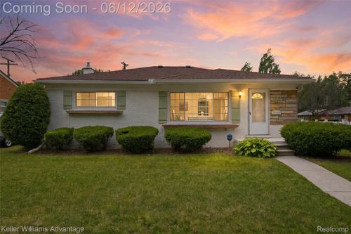 23111 Scotia Rd, Oak Park, MI, 48237-2138 | Card Image