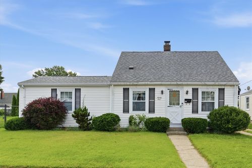 94 Westcott Ave, Cranston, RI, 02910-2527 | Card Image