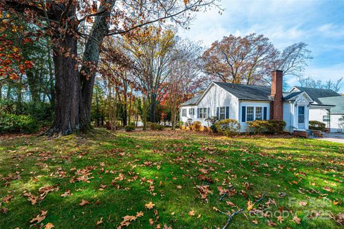 538 Salisbury Rd, Statesville, NC, 28677-6204 | Card Image