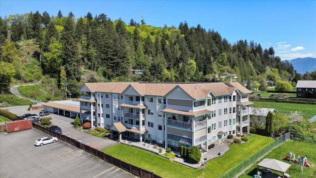 304 - 46966 Yale Road, Condo with 2 bedrooms, 2 bathrooms and 1 parking in Chilliwack BC | Image 1