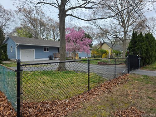37 Linden Ln, Shirley, NY, 11967-2450 | Card Image