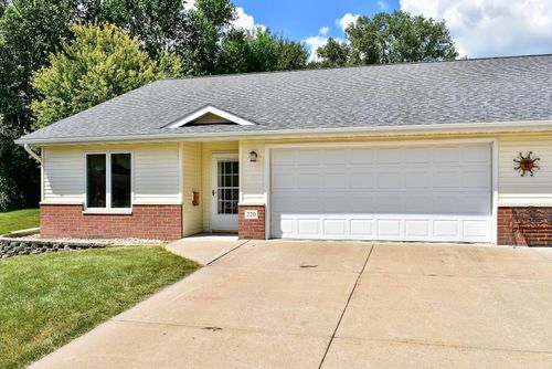220 Janet Marie Ln, Winona, MN, 55987-6427 | Card Image