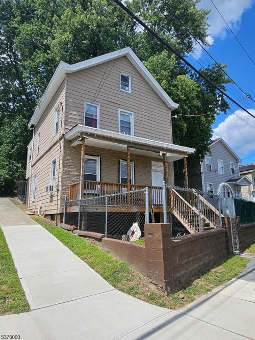 15 Cliff St, Paterson, NJ, 07522-1556 | Card Image